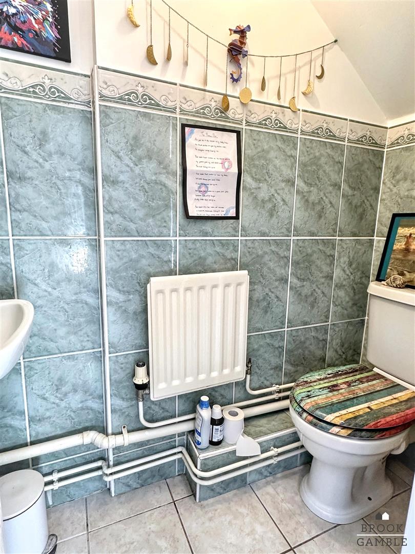 2 Bedroom Apartment - Purpose Built. Sussex Mansions in Eastbourne, East Sussex 7